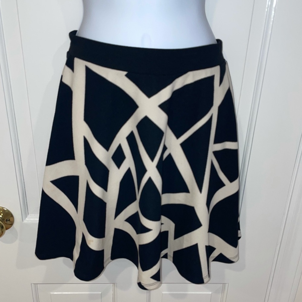 Casual Couture by Green Envelope Black White Skirt